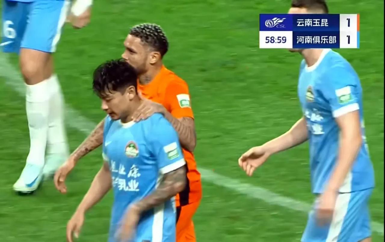何超乌龙送礼，恩里克点射制胜，云南玉昆2-1逆转河南队。
6月26日，中超第15