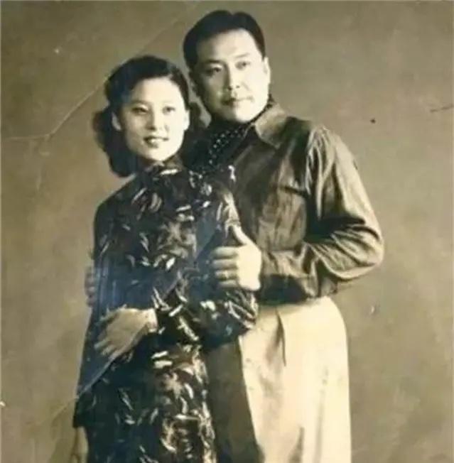 1936年，袁世凯的女儿大婚。但新婚之夜，两口子却不和谐。新郎怒骂新娘：“你这残