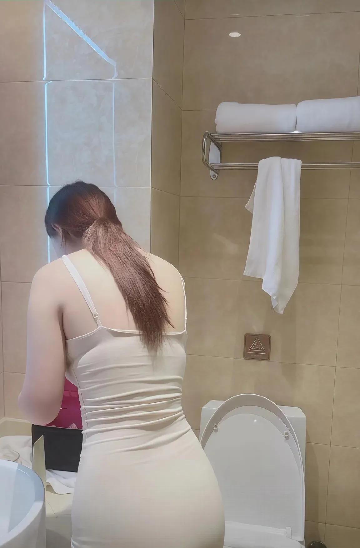 #超级迷人美女#
环肥燕瘦，风姿绰约，千娇百媚，楚楚动人。