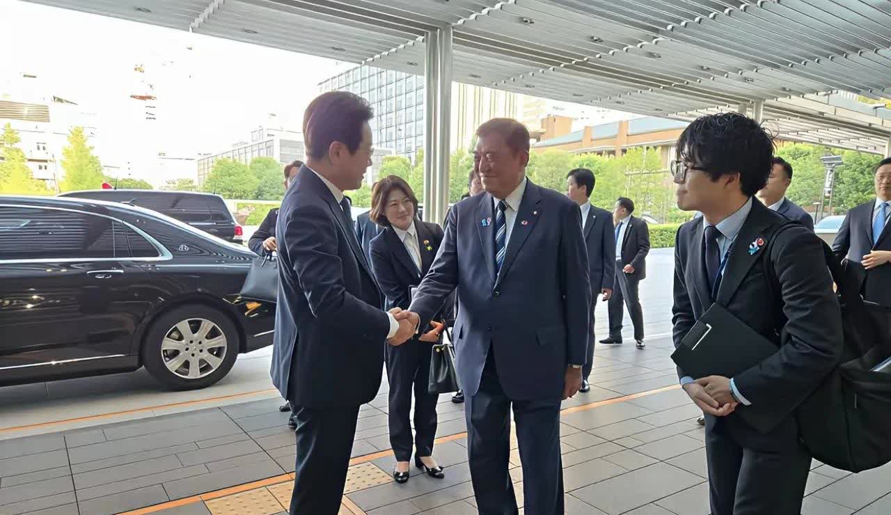有了朴槿惠的先例，李在明当然不敢来参加93，因为你无法保护他们。