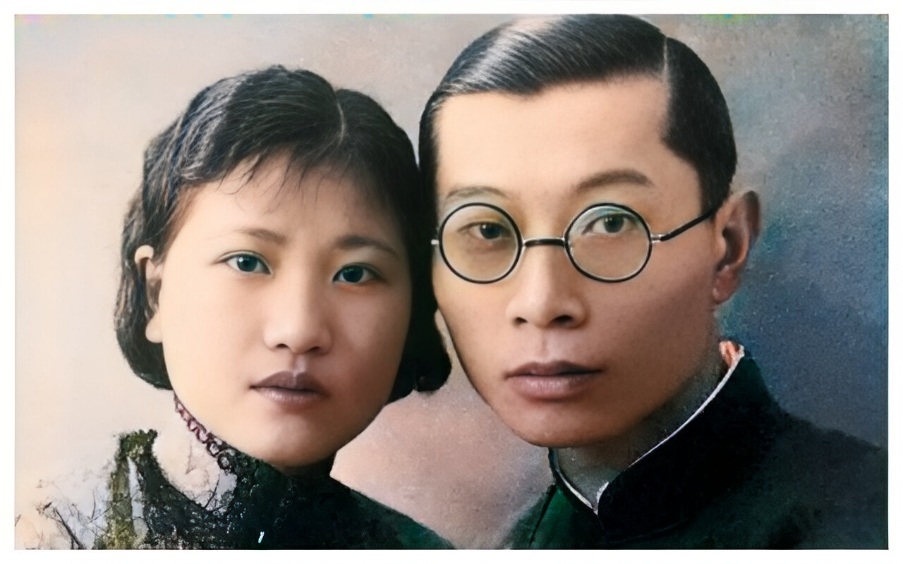 1940年，著名翻译家傅雷的妻子朱梅馥，致电丈夫的情人陈家鎏，恳求道：“你来了，