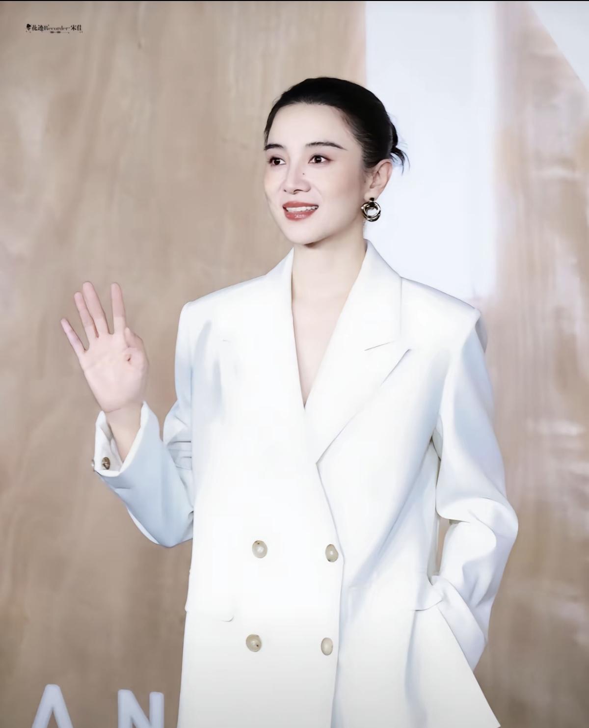 朗姿太会选代言人了，宋佳把品牌调性都提高了几个档次[嘿哈] 宋佳怎么越来越美了，