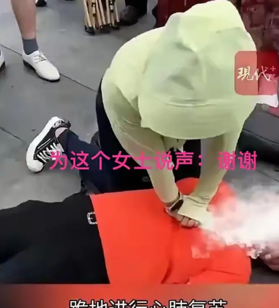 泪目啦！
在上海南广场发生的一幕，让人十分心疼。  一男子带着妻子去火车站，突然