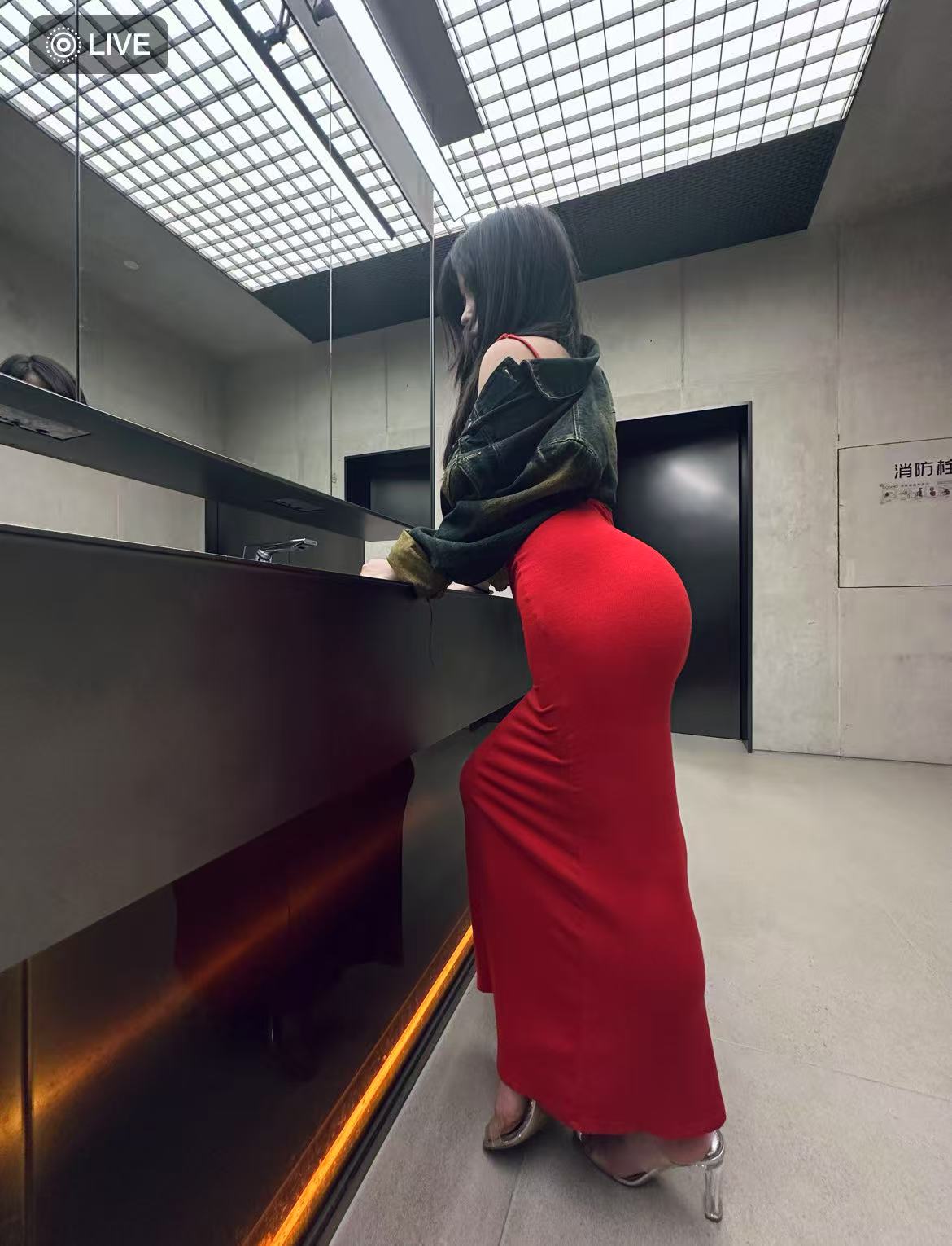 我和女朋友都说好了，谁都不能往家里带