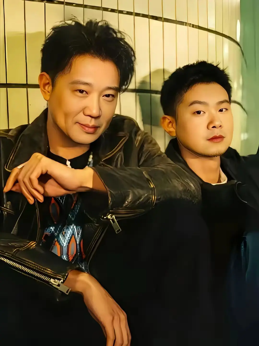 这俩人，这辈子可能从未这样帅过
