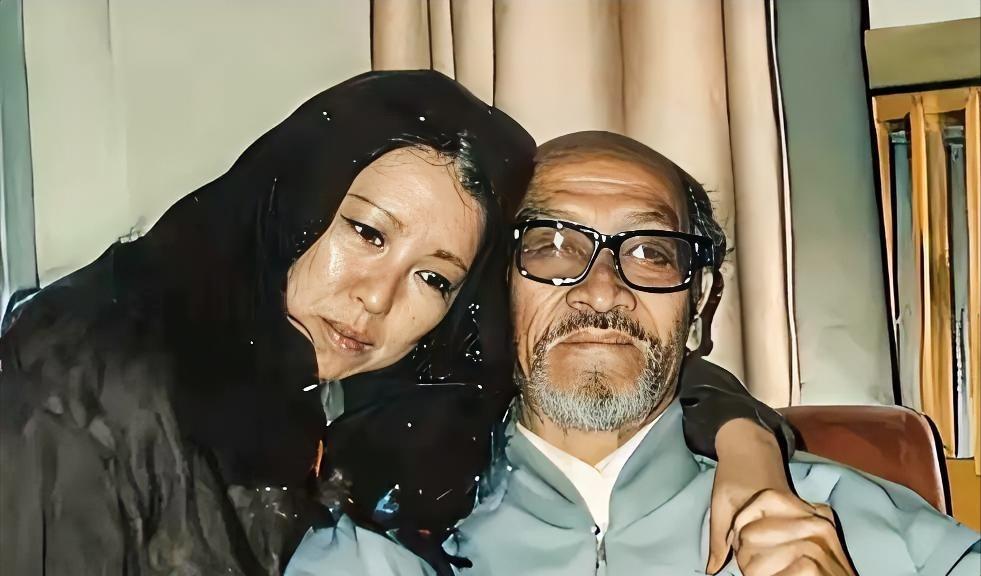 [中国赞]1990年，47岁的三毛跑到新疆，和77岁的王洛宾同居，王洛宾拒绝和她