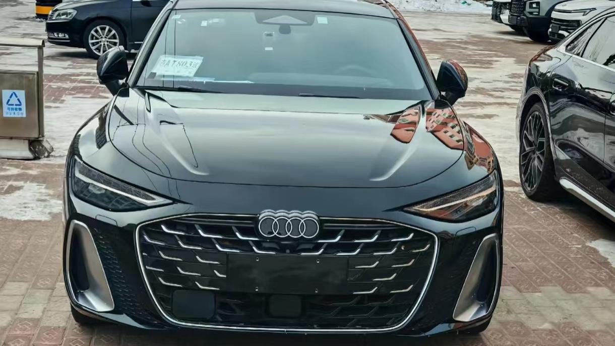 全新一代奥迪A6L即将上市，外观很漂亮，车长超5米1，配华为智驾