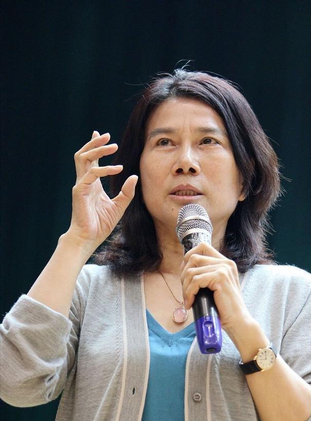 董明珠40年不结婚，掏心窝子说3个原因：不是不想，是不敢输
采访董明珠提到她私人