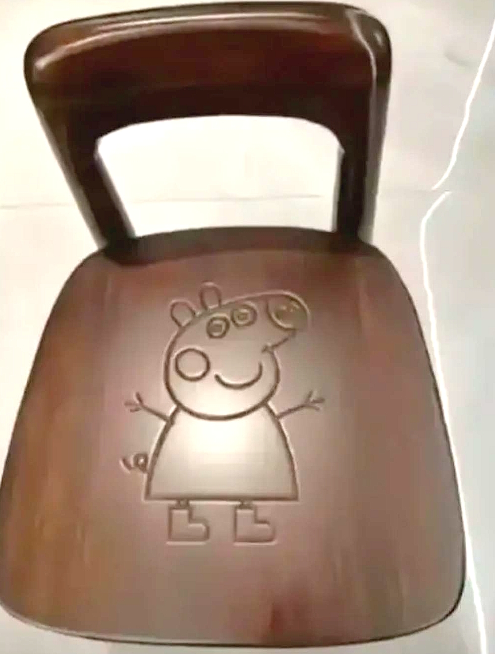 能帮我给这张椅子起个名字吗？但我不想要小猪佩奇椅…