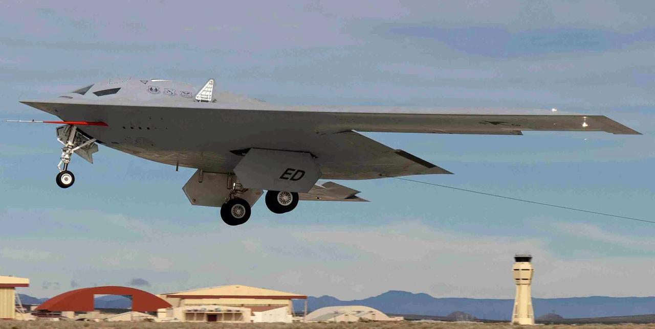B-2成功轰炸伊朗，那我们的新隐轰应该是什么样子？在南北六代出现之前，外媒对于新