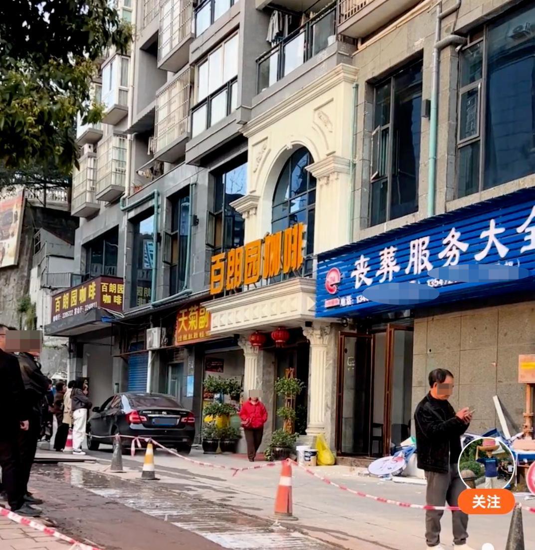 说实在的，我也不能接受有人在小区楼下开丧葬服务店，我看到了会觉得很不舒服。
媒体