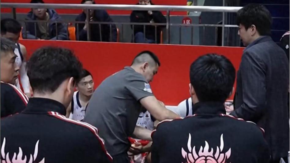 CBA：一场极高强度的比赛，江苏男篮加时赛5分险胜山东高速男篮