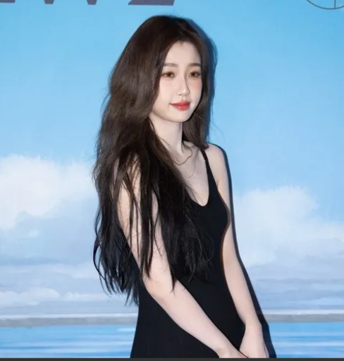 对不起，
我真的真的对虞书欣喜欢不起来，
原因很简单，直呼人家女演员张昊月为“蜘