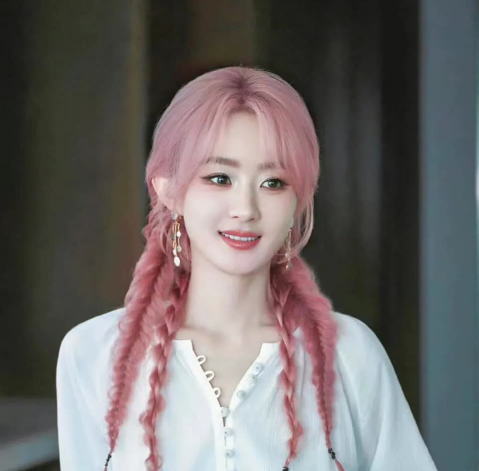 我怀疑过赵丽颖会主动删除
也怀疑过赵丽颖会委婉认错
结果万万没想到，赵丽颖发