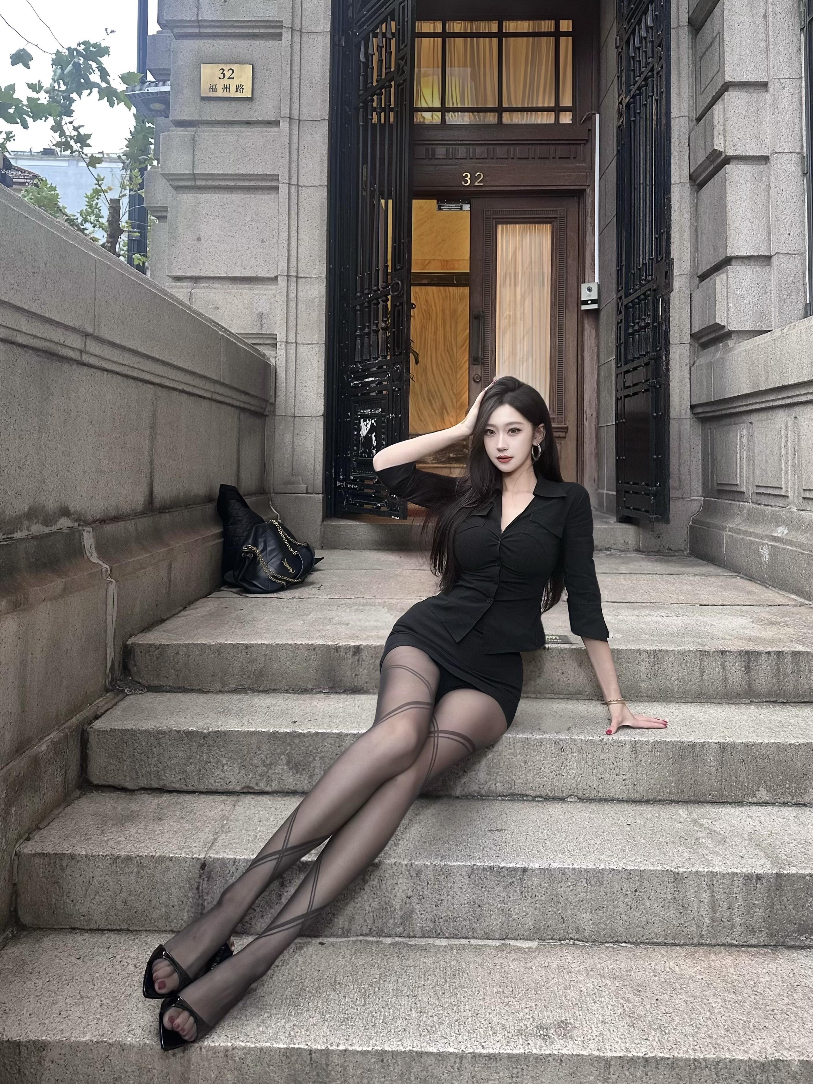 黑丝+高跟鞋，解锁都市女性的魅力