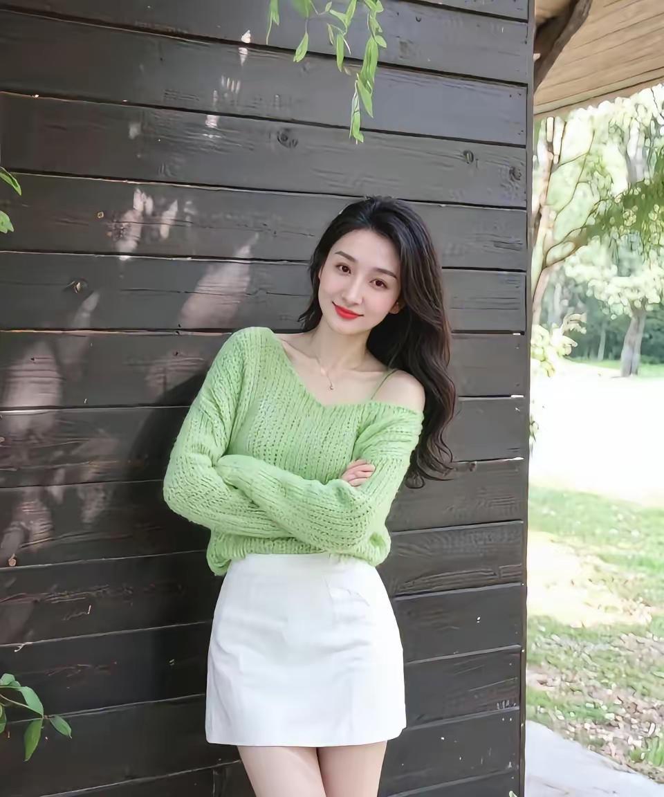 求下联，上联：娇容映月羞花貌，下联：？#友友请下联# #友友请出下联# #对联求