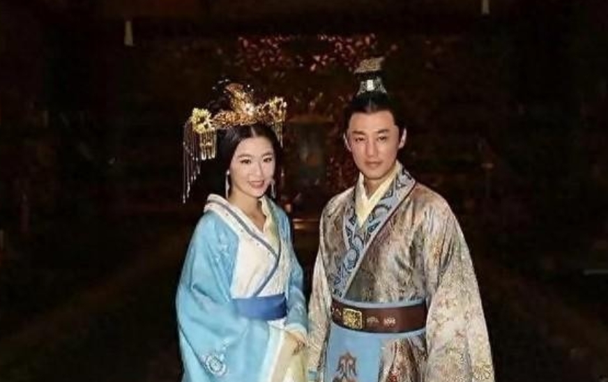 公元前91年，卫子夫绝望上吊自尽，临死前道：“陛下我跟你四十八年，太子据儿做了三