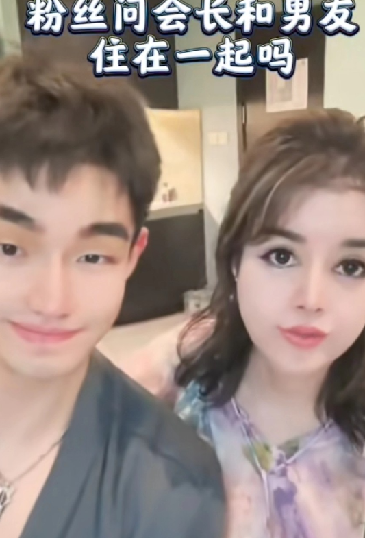 于文红的粉丝太多了。
知道她找了个小男友，
更关心的是她和男友有没有同居在一起。