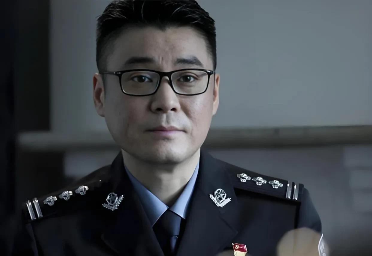 “我出生于评剧世家，我的外祖父是评剧艺术家郑伯范……”  这句朴实的话语，道出了