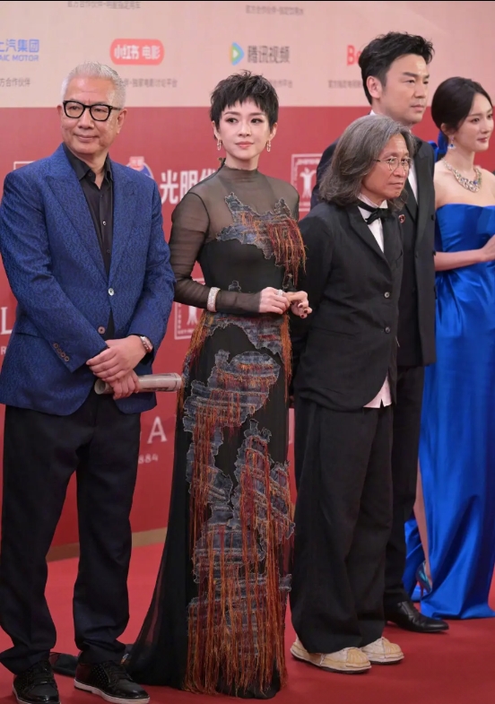 终于搞明白了，为什么85花很难同台的原因了。

就拿杨幂来说吧，整个剧组，就杨幂