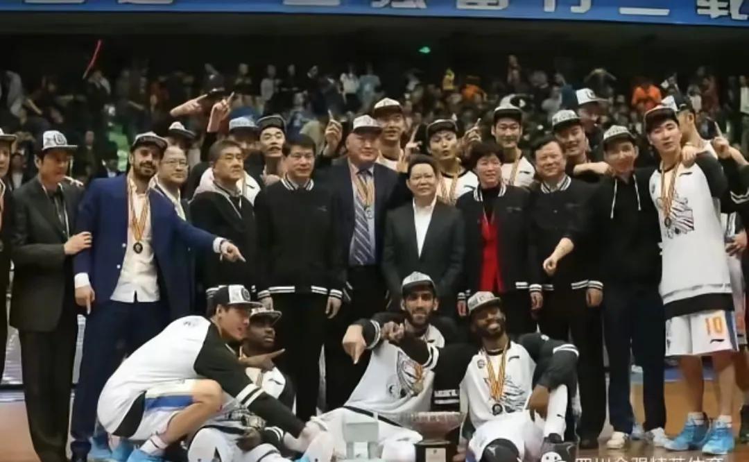 北上广不相信眼泪，云贵川留不住球队
黄金星期四8月28日，上海久事男篮迎来张镇麟