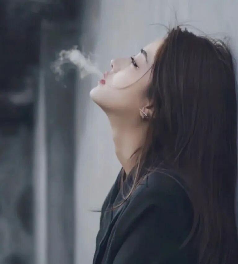 曾经在抖音上刷到过一个视频提问：
假如30年后，你送走了父母最后一程，世上再无至