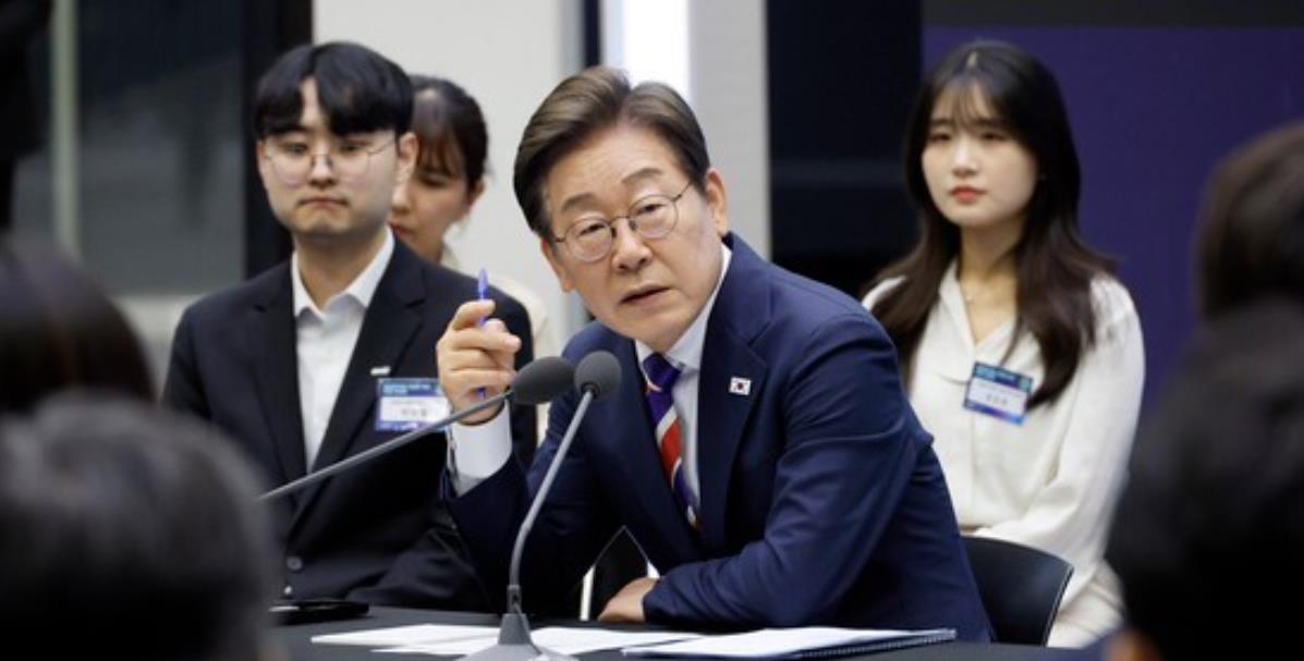 【韩国民众对加强美日韩军事安保合作持肯定态度的比例一年之中增加8.8个百分点为7