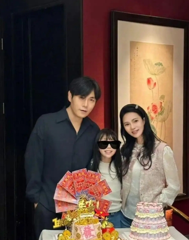 [微风]伊能静肯定没有想到，离开了庾澄庆之后，小她十岁的秦昊也变得越来越和她最初