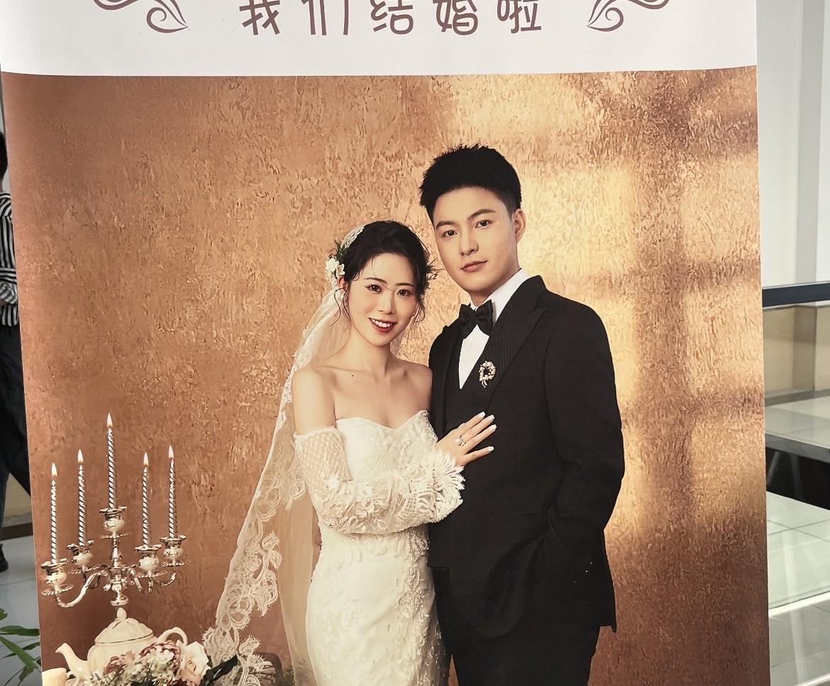 今天非常开心！我亲爱的外甥女结婚日子，愿你的婚姻如琴瑟和鸣，幸福美满；祝你一生平