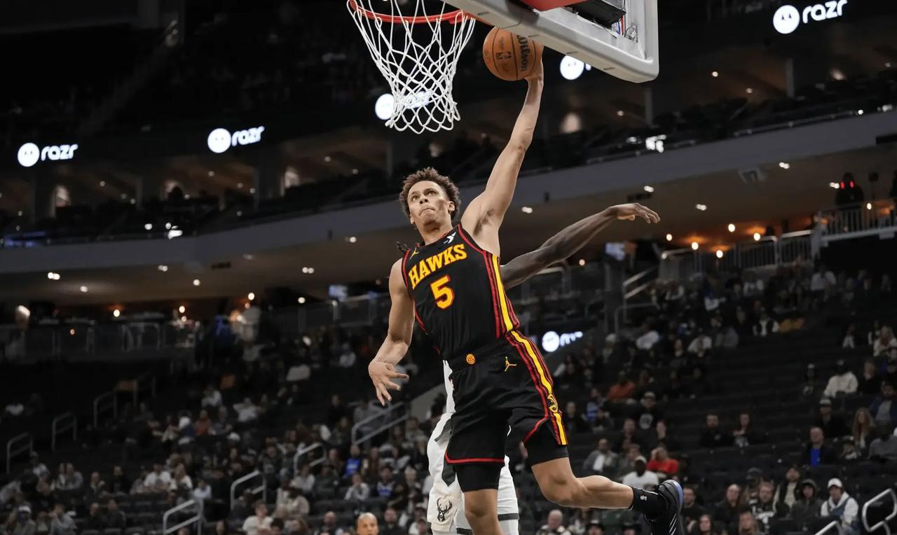 一夜醒来，NBA新闻有点多！
1、杜兰特左脚踝扭伤至少缺席一周比赛，也就是至少会