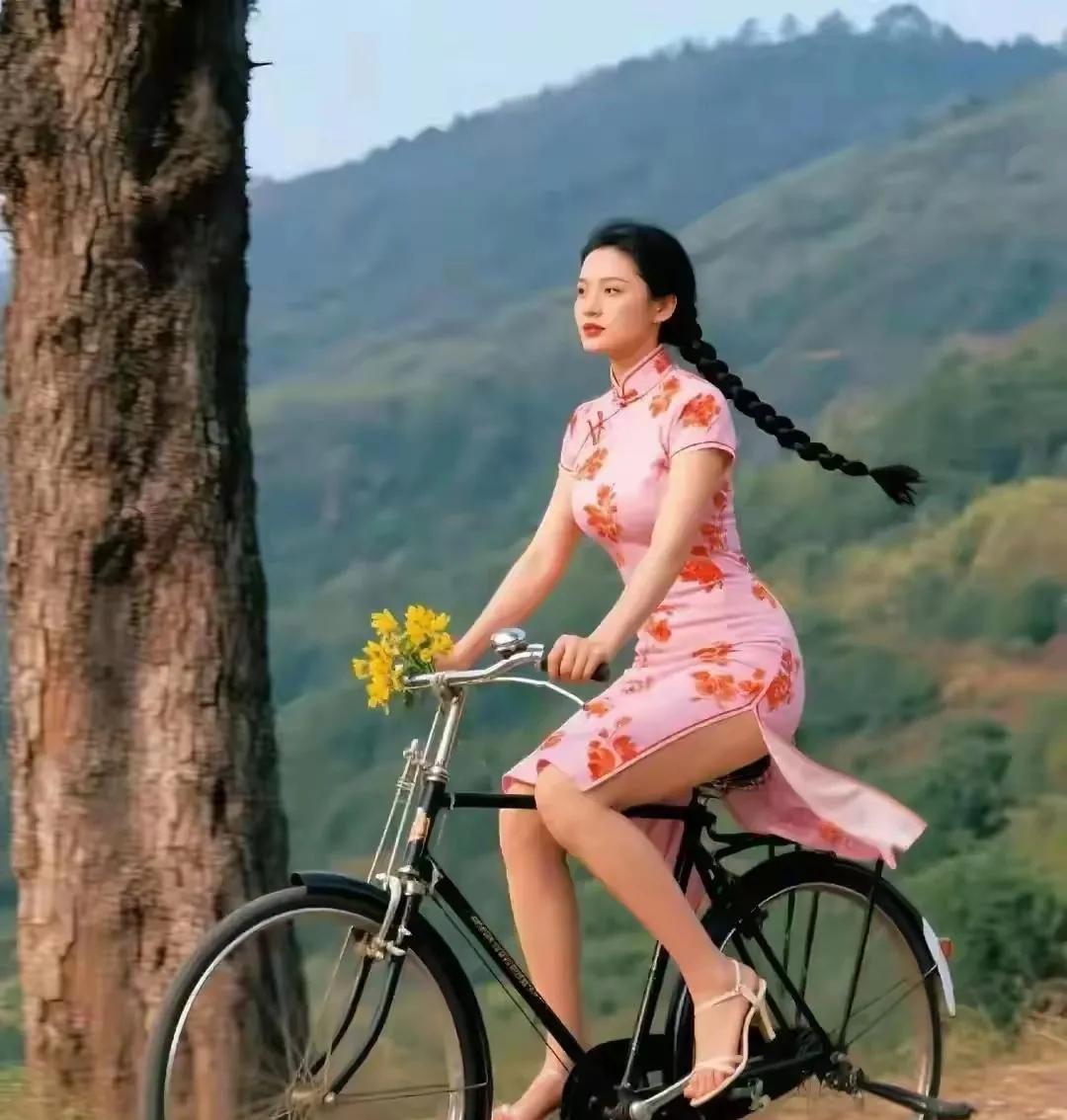 想当年，一台永久牌自行车就是一台名车
年轻人骑上一台崭新的永久牌自行车堪比现在的