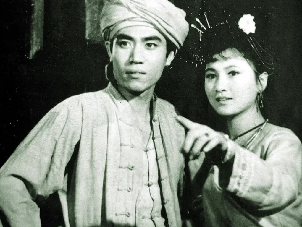 一位16岁当女主，一位女扮男装

这部老电影1981年公映
长影厂拍摄
女主当年