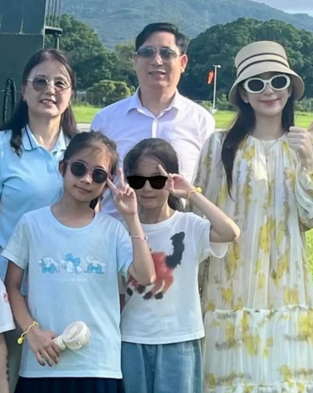 方媛爸妈是芜湖普通工人，嫁郭富城后把二老接到香港住，郭富城还在自家旁边租房给他们