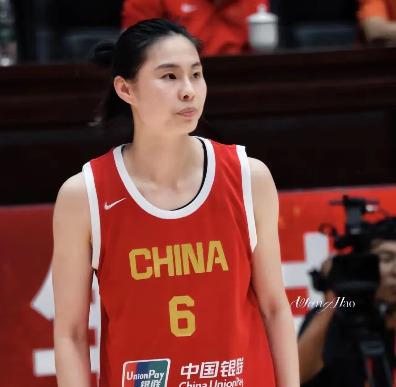 王思雨和张子予到底是什么关系

这么给你说吧，张子予的母亲是于瑛
于瑛是王
