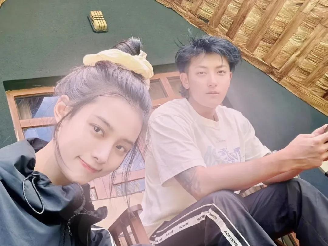 徐艺洋各方面都出色，
唯独依赖性成了隐患。
黄子韬的老婆徐艺洋在节目里，表现得非