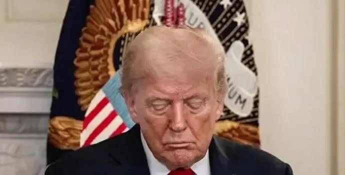 美国总统太低估俄罗斯了，
俄罗斯并不是吓大的，
唐纳德还是太幼稚了想法简单，