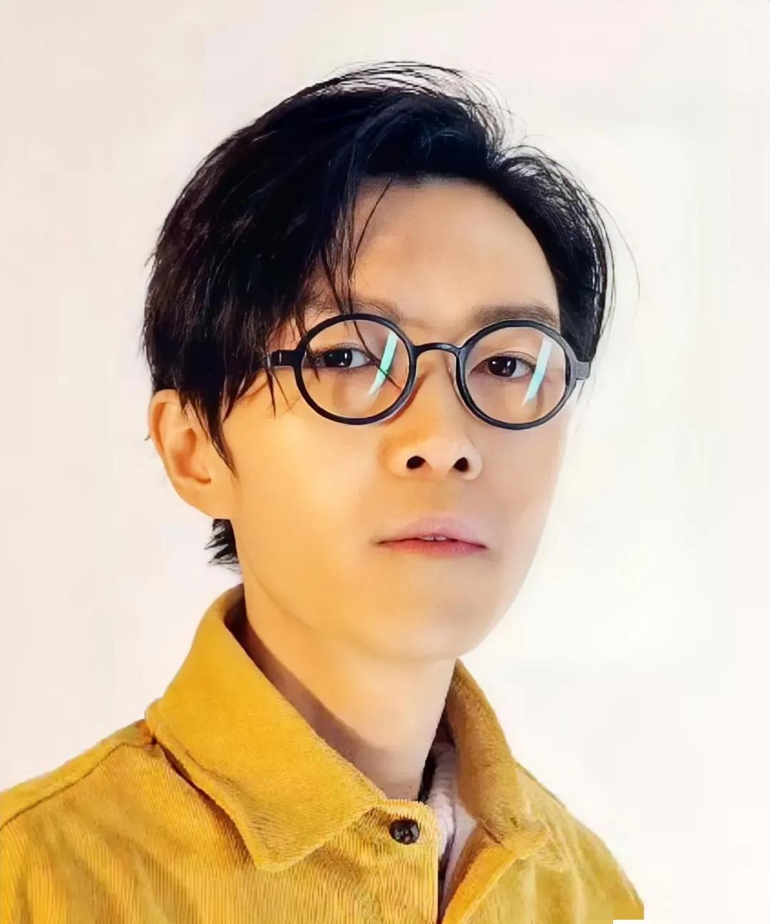 很多人都在质疑为什么方大同21号去世，到今天3月1日才公布，我想应该是方大同有特