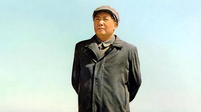 1962年，毛主席接见摄影师侯波，闲聊时询问：你的丈夫怎么样了？