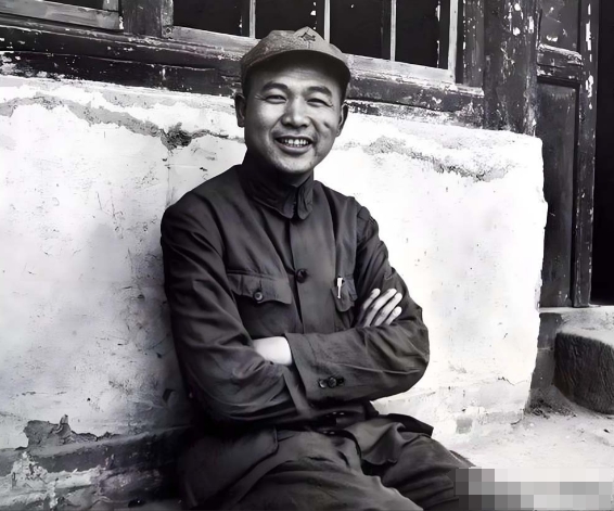 徐海东送给中央5000块大洋的故事，大家都耳熟能详了，其实，徐海东对中央还有一个