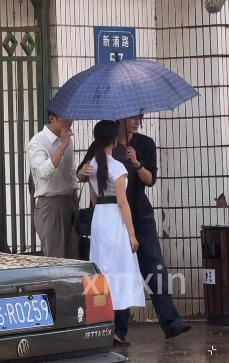 #分享城市新鲜事#
她明明是标准的大骨架，但光看脸真的一点都不胖，甚至还超精致！