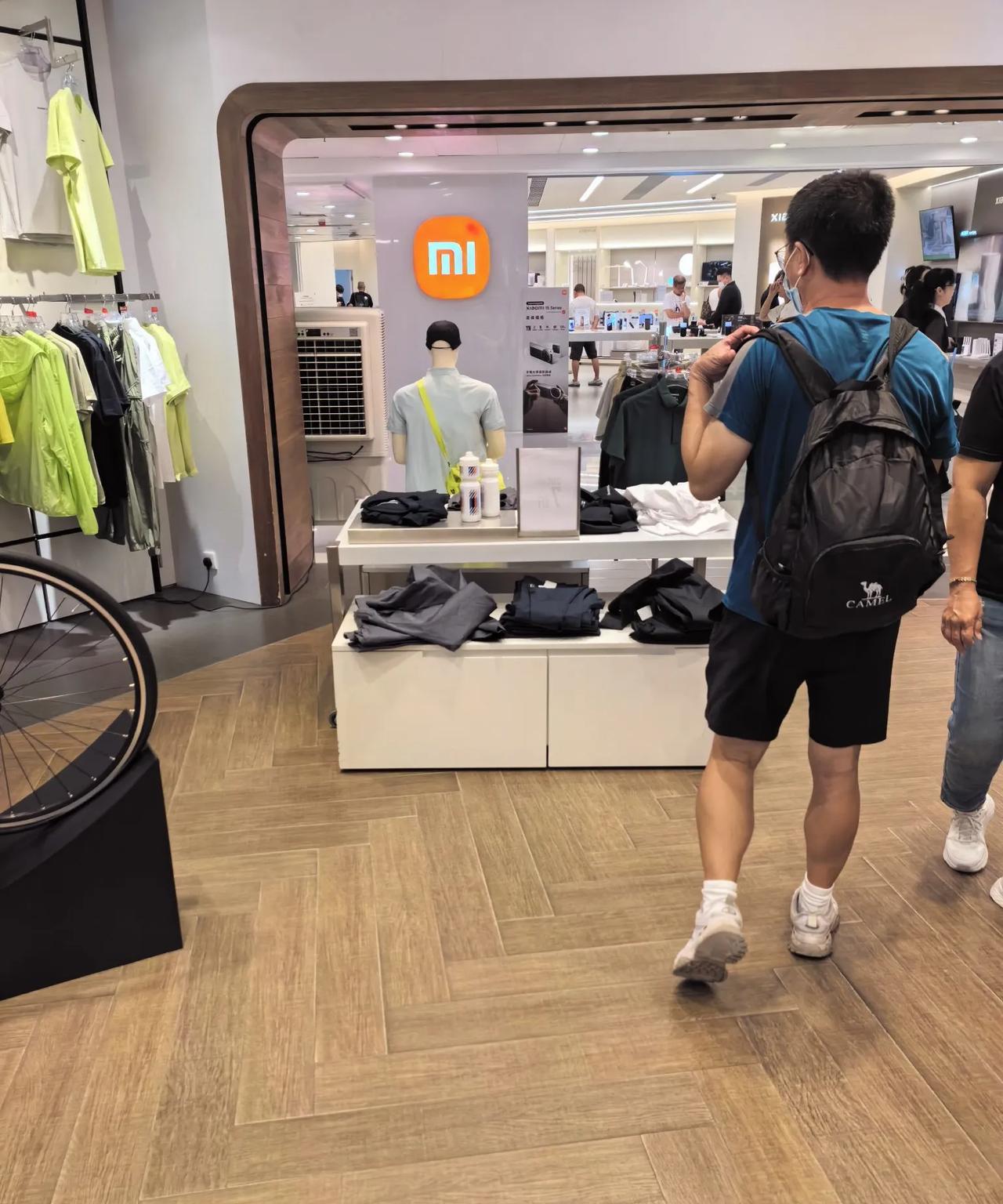 家人们谁懂啊！
大家都听过男人最怕陪女人逛街。
应该没听过女人怕陪男人买东西的吧