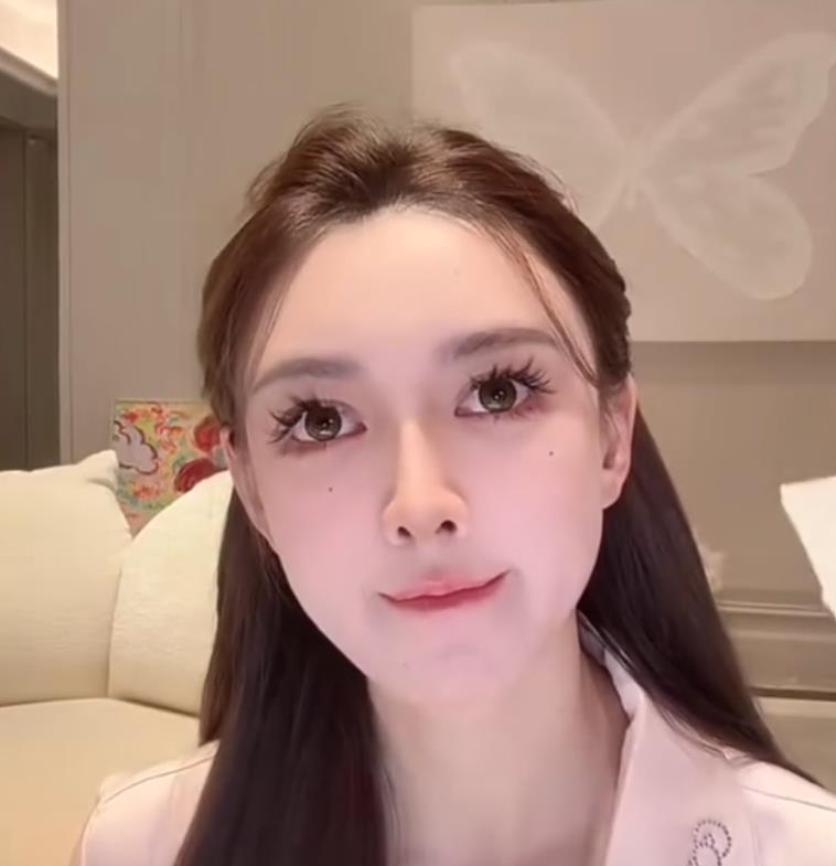 #叶珂回应微do梗# “深大校花”叶珂解释“微do梗”言论纯属直播时的即兴回应，