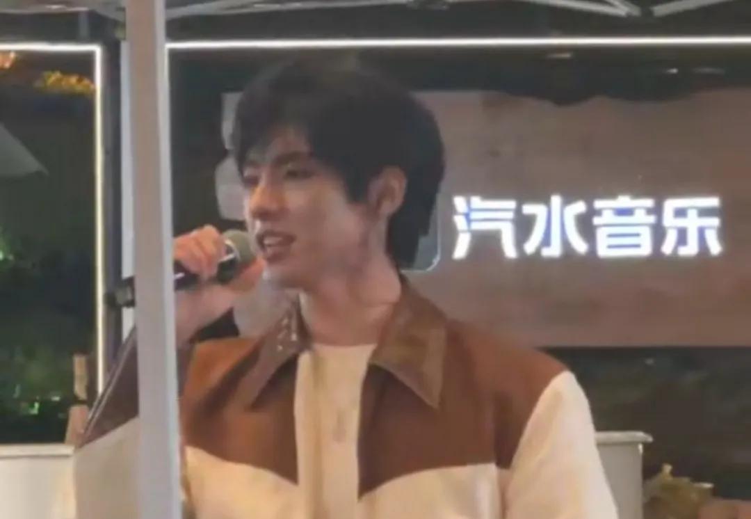 玩的他的梗玩着玩着突然好替他心酸，从小到大长得都帅的突出，学习舞蹈多年，结果就是