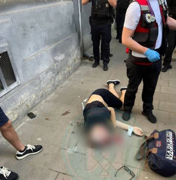 乌克兰一名前最高拉达议员在利沃夫街头“扑街”
   在利沃夫街头， 乌克兰一位