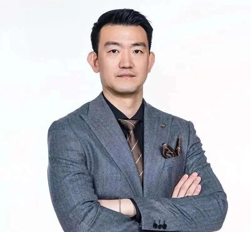 全运会男篮主帅一览
1、辽宁——杨鸣
2、广东——杜锋
3、四川——王博
4、北