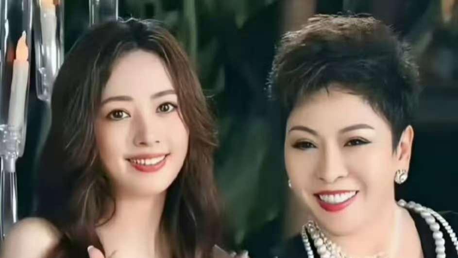 向太在线泼豪门冷水：嫁入豪门不等于躺赢，独立女性才是人间清醒！