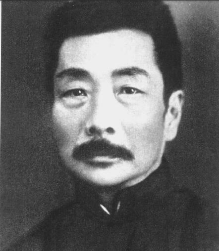 世人皆知鲁迅本名周树人，却不知周树人，原来还是周总理的叔叔！
提起周恩来和鲁迅，