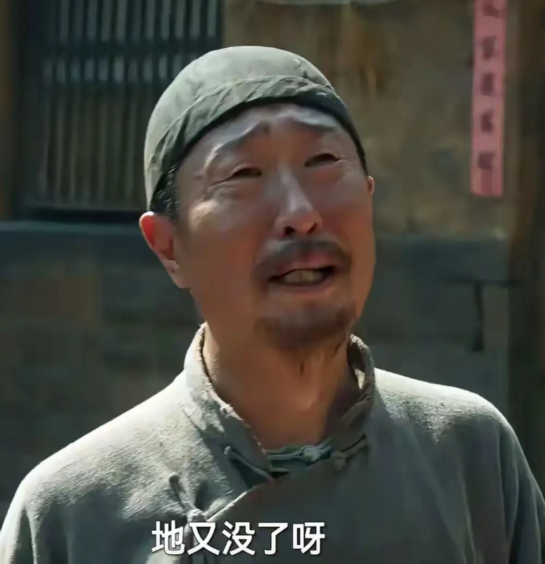林永健演的小中农简直了。除了张口闭口土地，显示出每个农民心中的梦想外，最典型的是