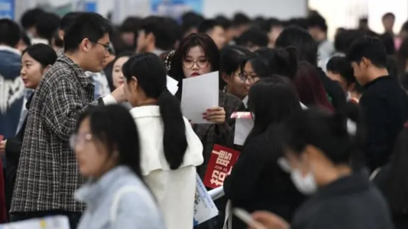 俄媒感叹：中国年轻人追捧了半个世纪的出国留学，现在不香了！
中国很高兴：年轻人都