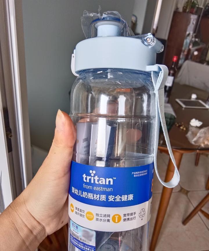 十几块带茶隔就很实用了，夏天放自行车上泡点茶叶水果的比吸管杯方便多了[大笑]Tr